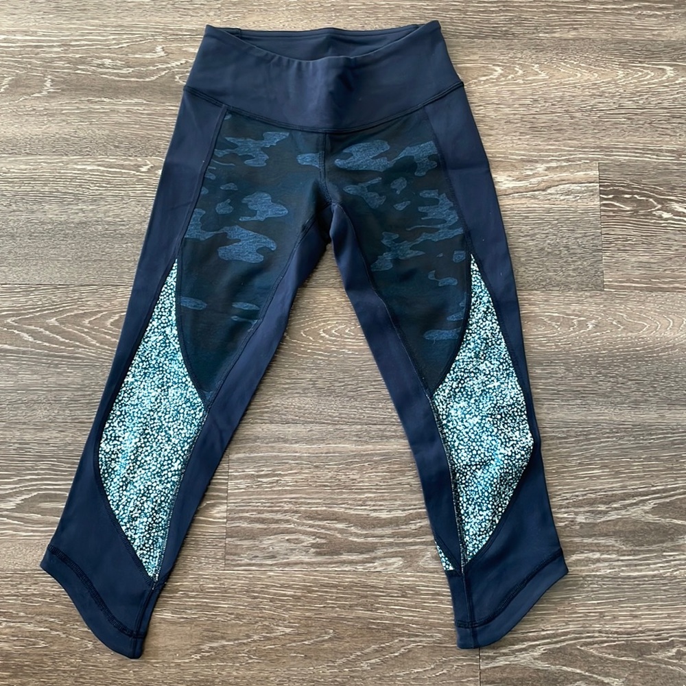 Lululemon blue workout leggings with camo and floral, size: 4